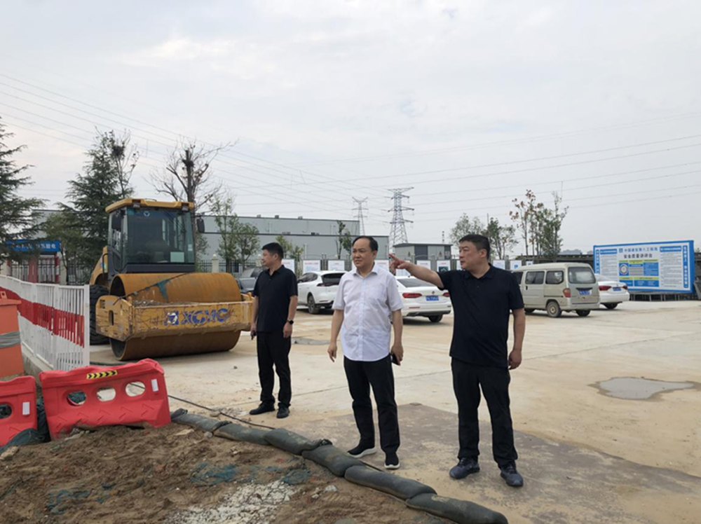 鄭州市建設投資集團有限公司黨委委員、副總經理張巖到侯寨新鎮區安置區調研項目建設工作